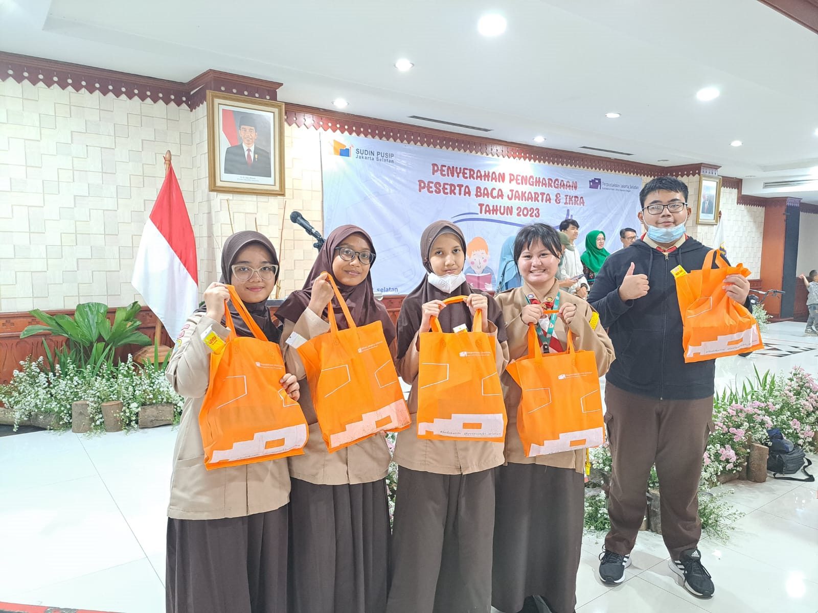 Siswa/i SMAN 86 Jakarta terpilih untuk menghadiri Penyerahan Penghargaan 100  Peserta Terpilih Baca Jakarta dan Ikra Tahun 2023